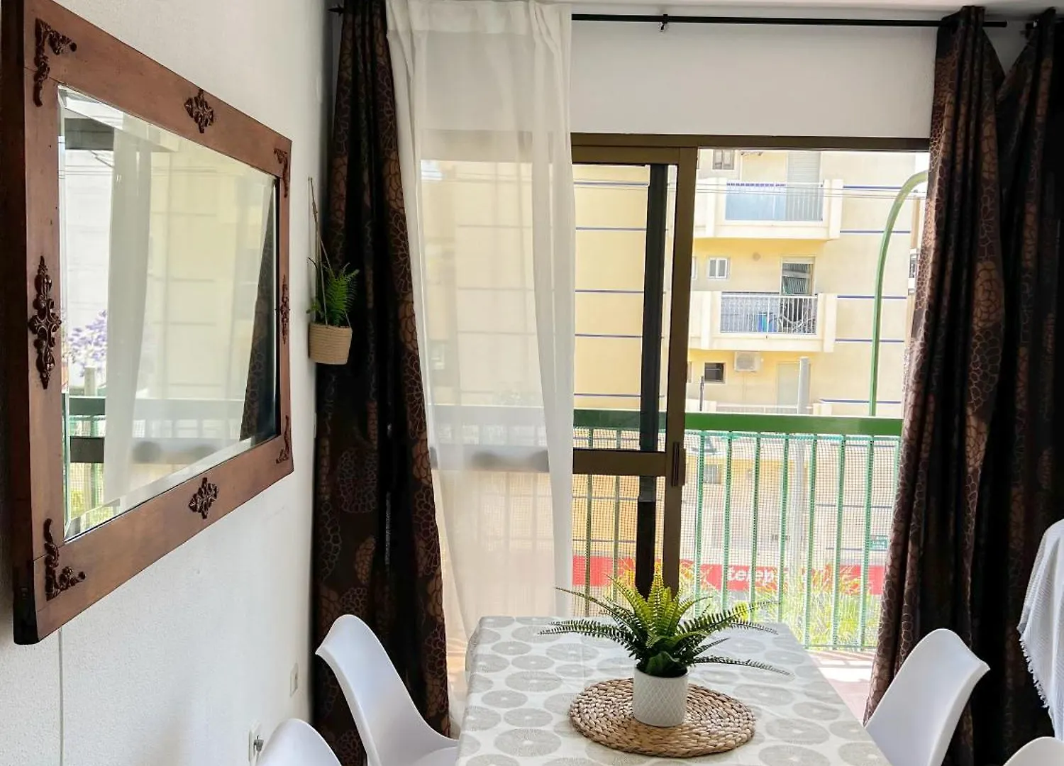 Bright And Cozy Flat By The Beach 푸엔히롤라 아파트
